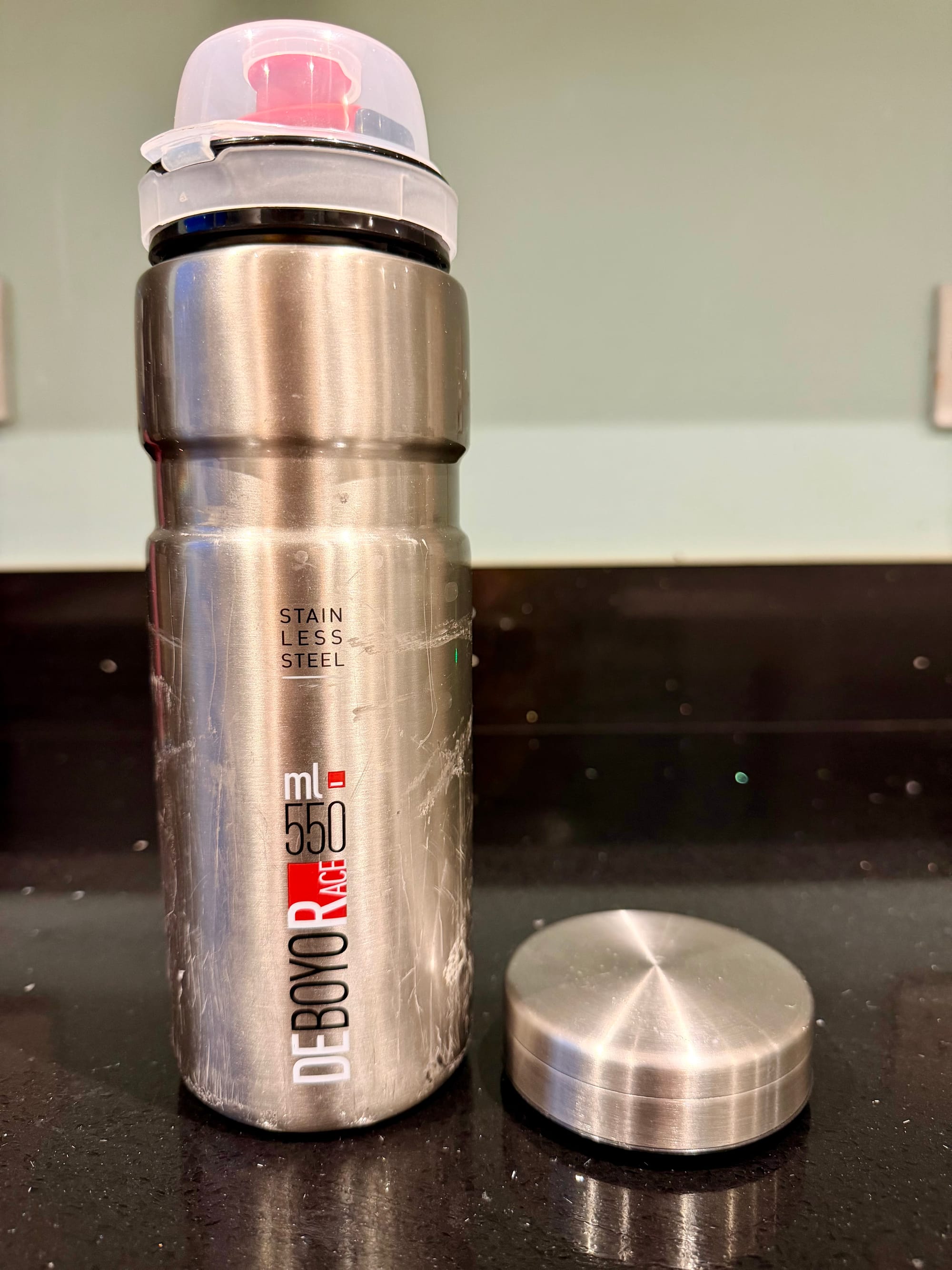 Deboyo Race with push/pull lid